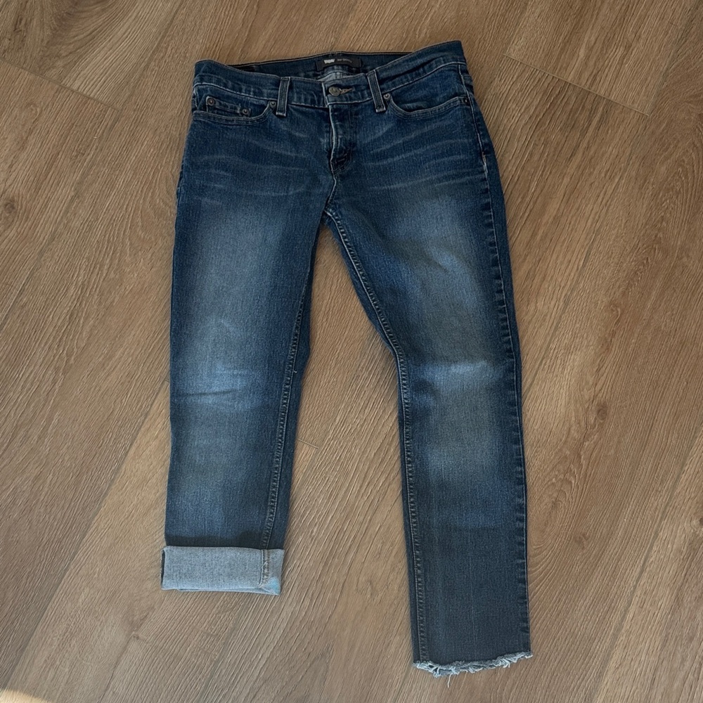 Levi’s 524 skinny size 9 fits like 7
